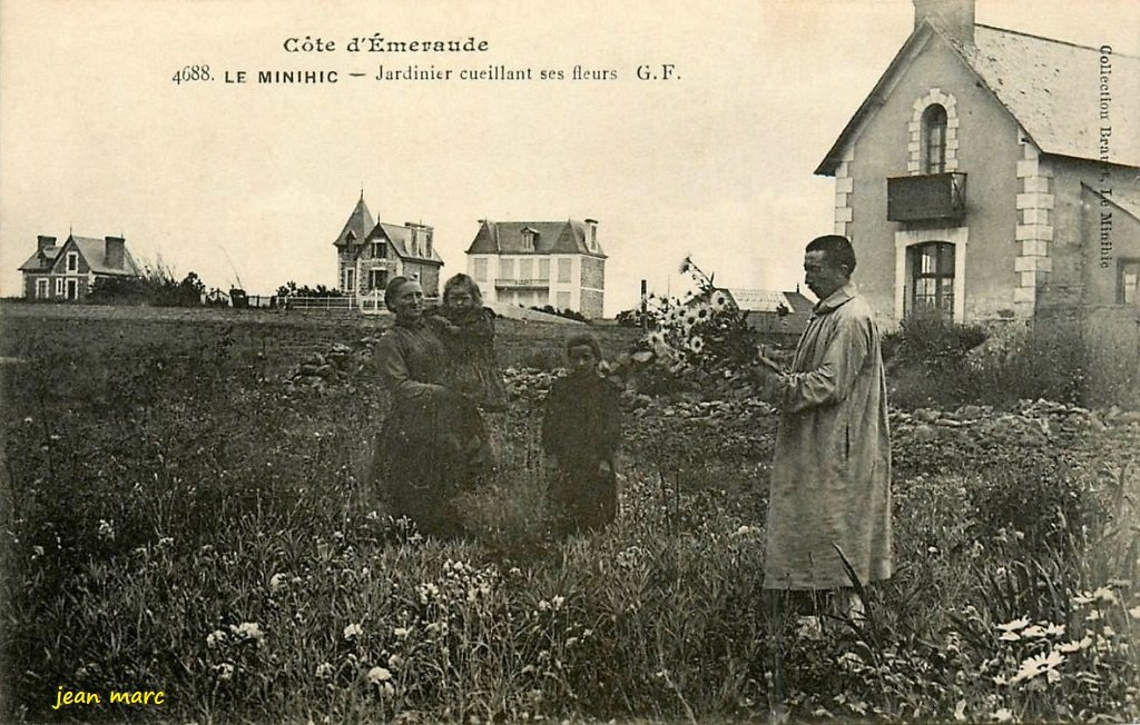 Le Minihic – Jardinier cueillant ses fleurs.jpg