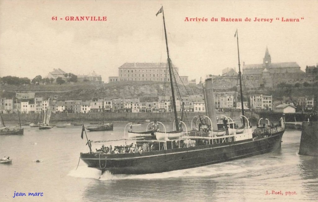 Granville - Arrivée du Bateau de Jersey Laura.jpg