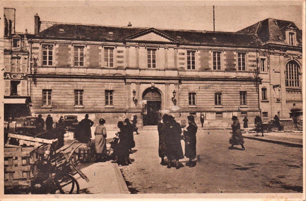 Poitiers 25 L'Université.jpg