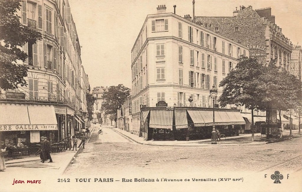 Paris XVIe - Rue Boileau à l'Avenue de Versailles.jpg