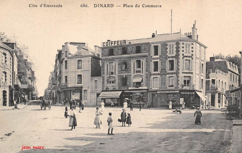 Dinard - Place du Commerce.jpg