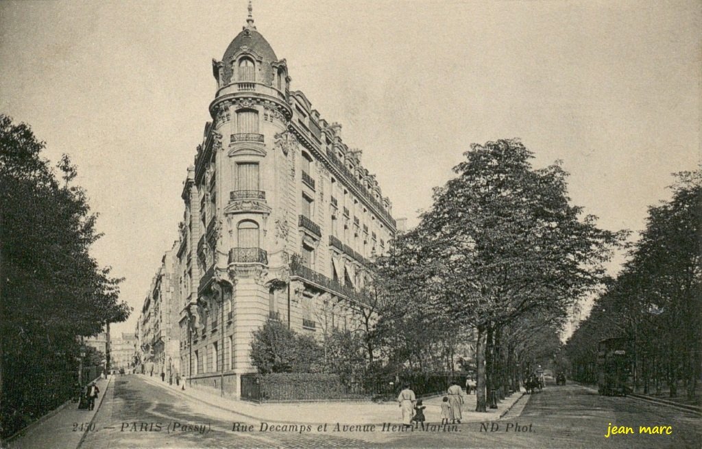 Paris XVIe - Rue Decamps et Avenue Henri Martin.jpg