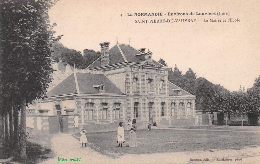 Saint-Pierre-du-Vauvray - La Mairie et l'École.jpg