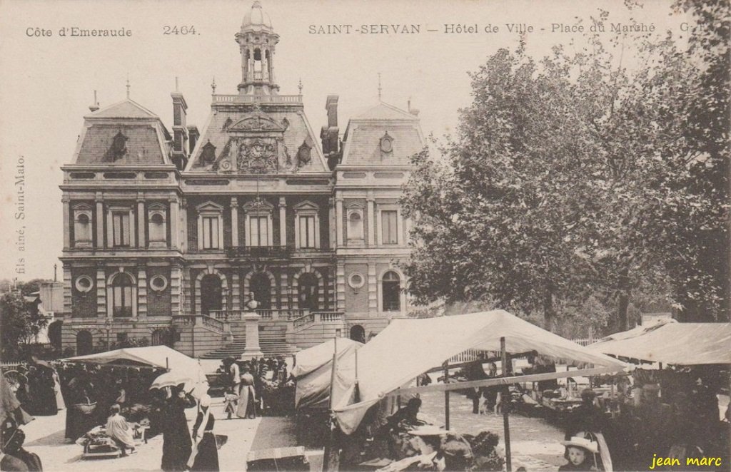 Saint-Servan - Hôtel de Ville – Place du Marché.jpg