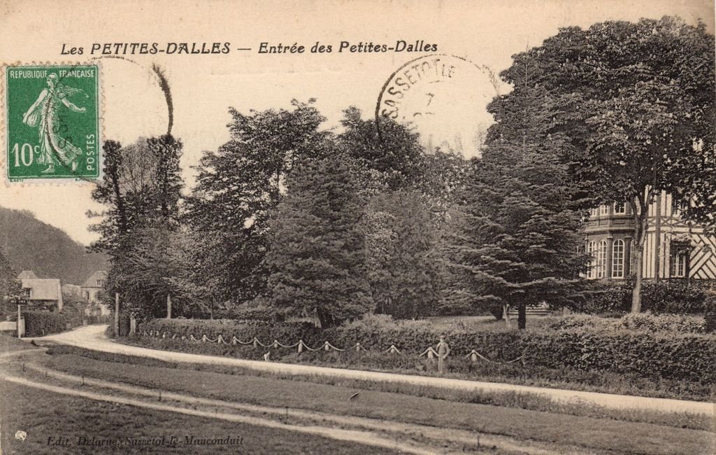 76 - LES PETITES DALLES - Entrée des Petites-Dalles - Edit. Delarue -  22-07-26.jpg