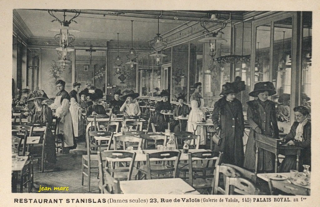 Paris Ier - Rue de Valois - Restaurant Stanislas.jpg