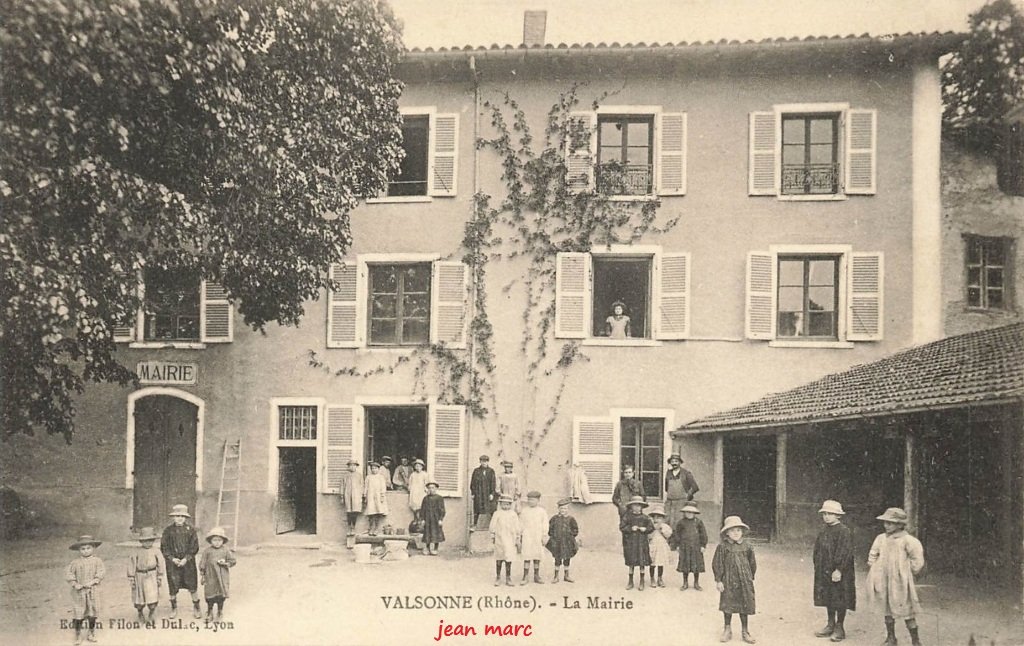 Valsonne - La Mairie et l'École Communale.jpg
