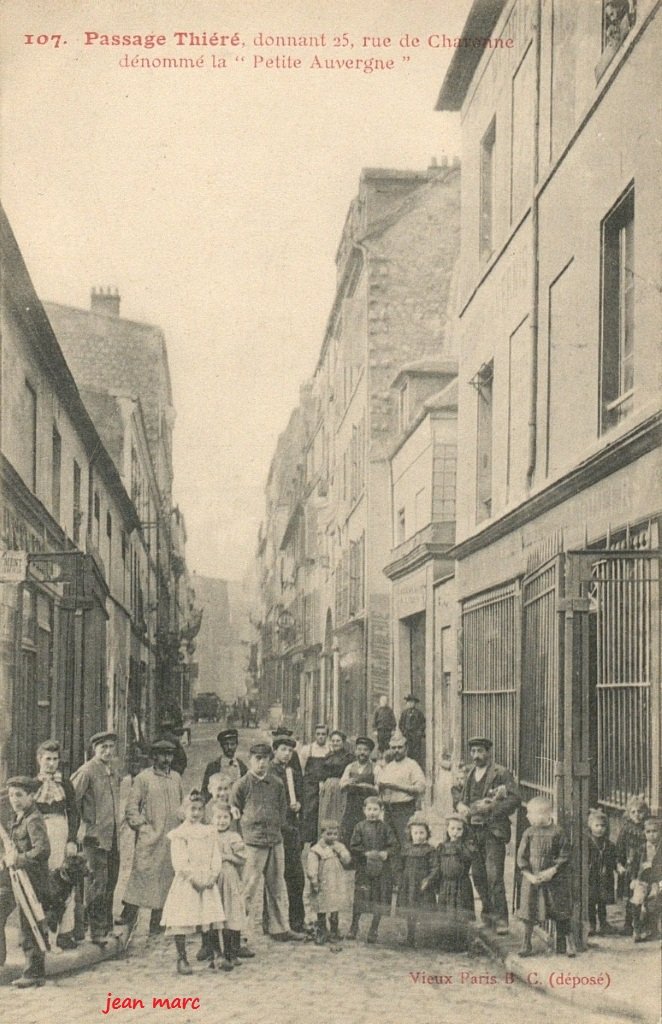 Paris XIe - Passage Thieré (rue de Charonne).jpg