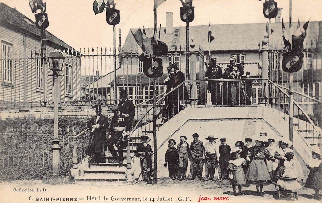 Saint-Pierre (et Miquelon) – Hôtel du Gouverneur, le 14 juillet.jpg