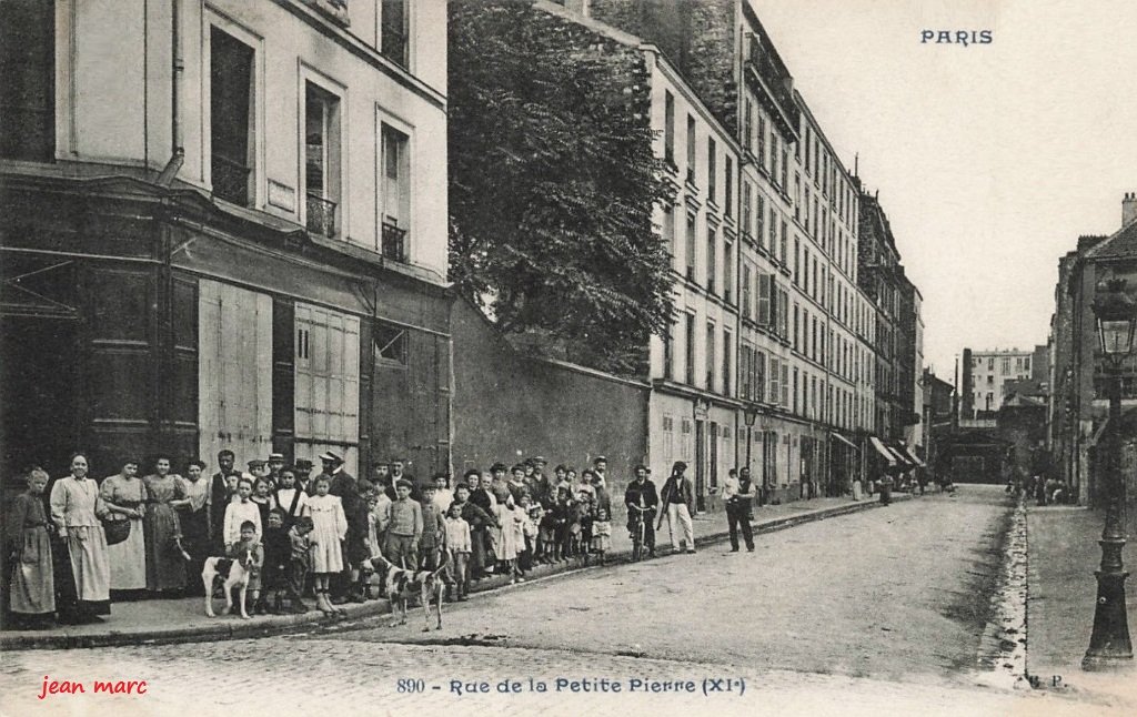 Paris XIe - Rue de la Petite Pierre.jpg