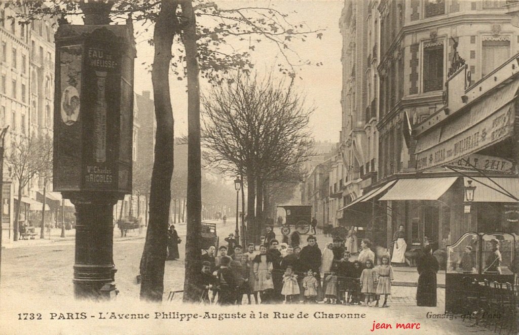 Paris XIe - L'Avenue Philippe Auguste à la Rue de Charonne.jpg