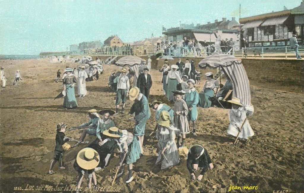 Luc-sur-Mer - Sur la plage à marée basse.jpg