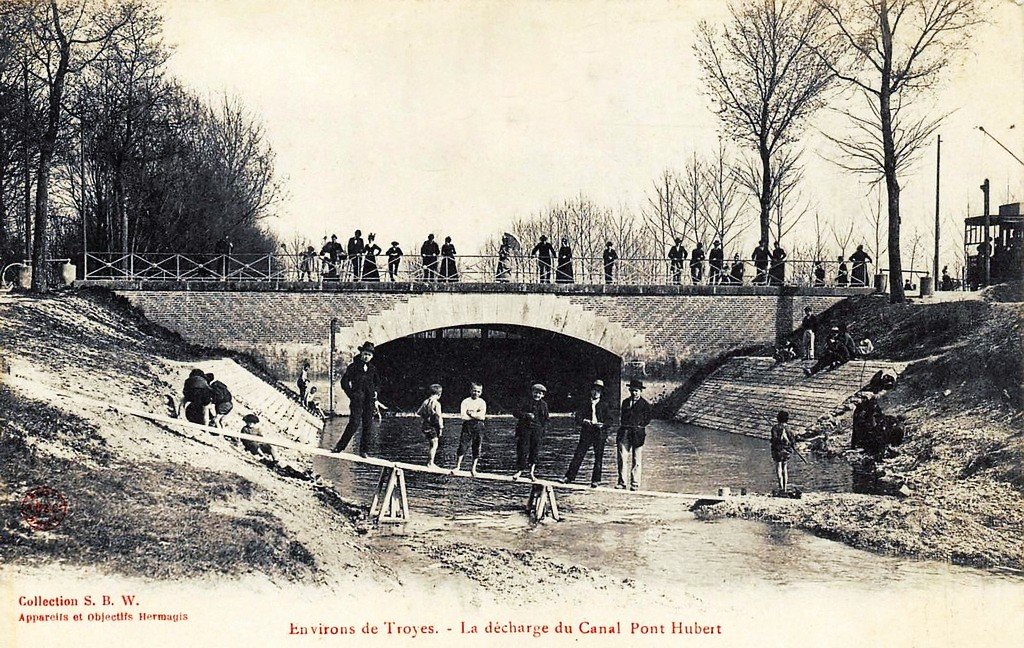 Troyes 10 Canal.jpg