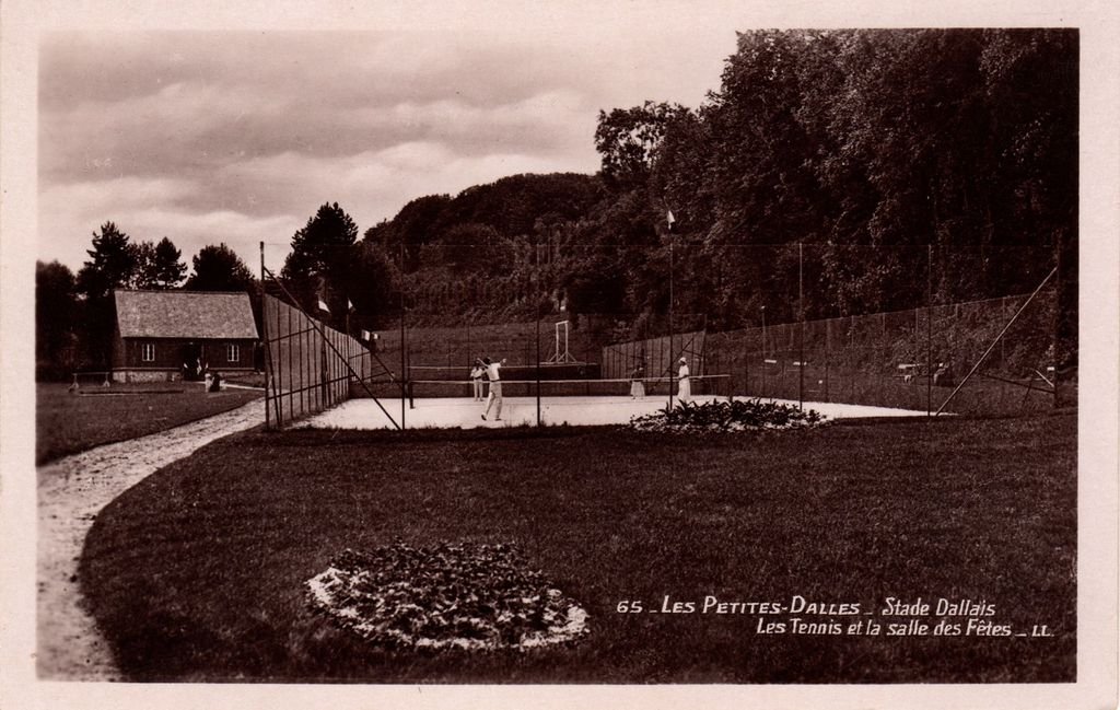76 - LES PETITES DALLES - 65 - Stade Dallais. Les Tennis... (sépia) - Lévy et Neurdein réunis - 29-07-26.jpg