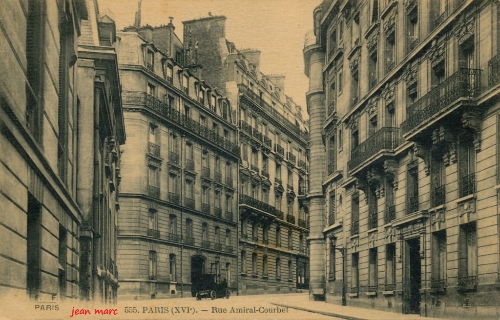 Paris XVIe - Rue Amiral Courbet.jpg