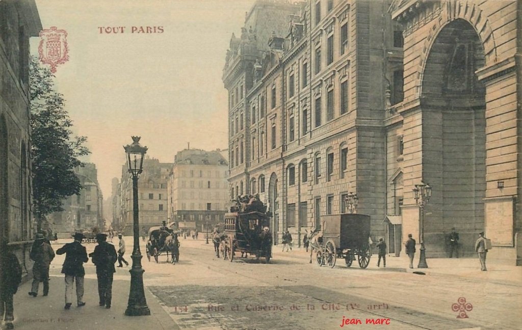 Tout Paris -154 - Rue et Caserne de la Cité (Ve arrt.) colorisée.jpg