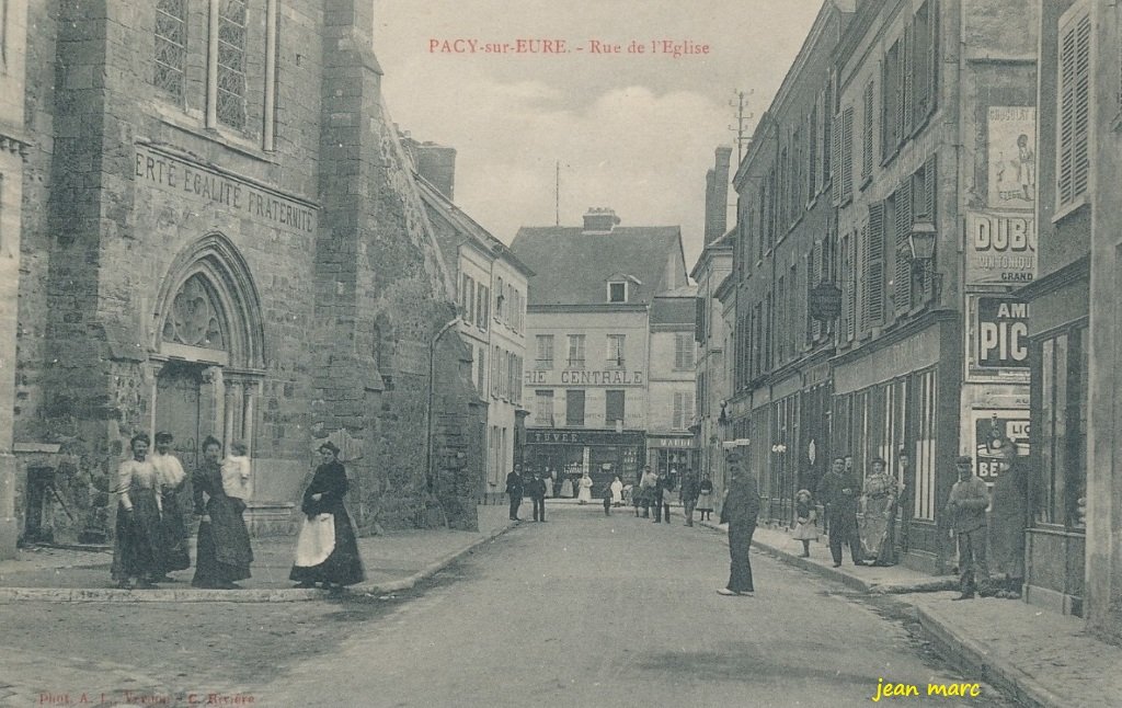 Pacy-sur-Eure - Rue de l'Église.jpg