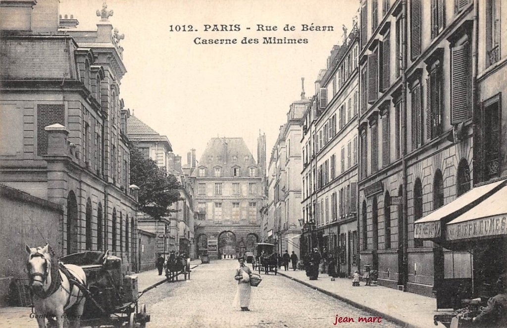 Paris IIIe - Rue de Béarn - Caserne des Minimes.jpg