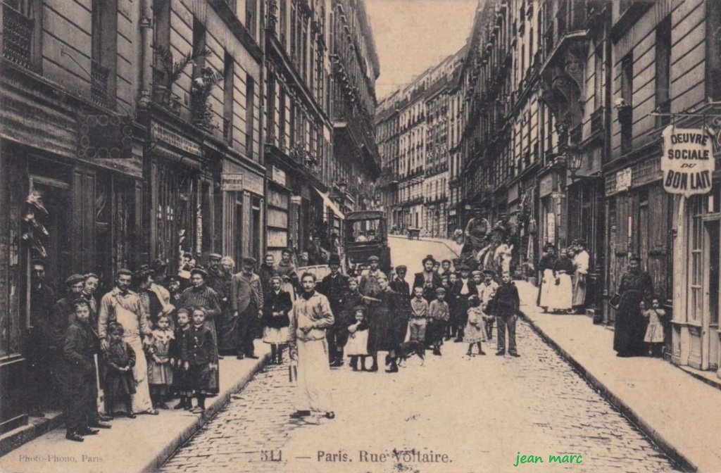 Paris XIe - Rue Voltaire.jpg