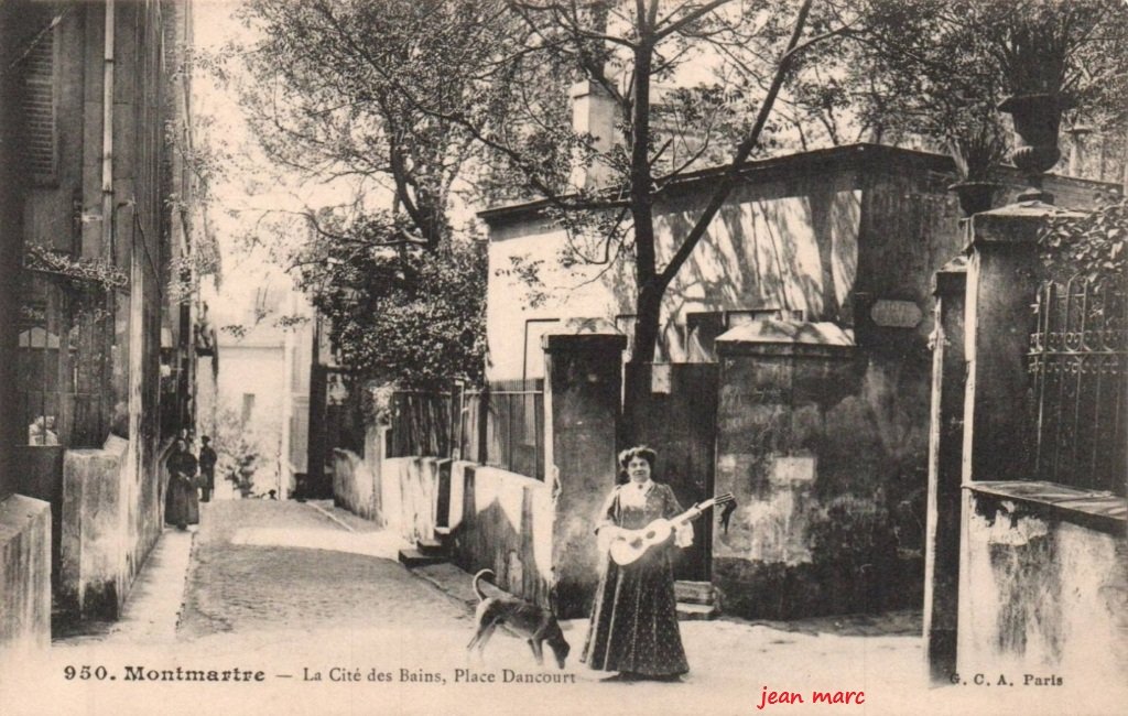 Paris XVIIIe - Cité des Bains, Place Dancourt.jpg