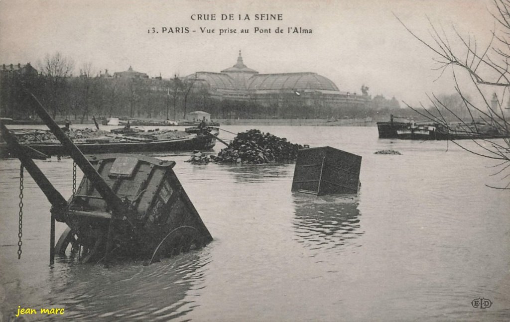 Paris - Crue de la Seine - Vue prise au Pont de l'Alma.jpg