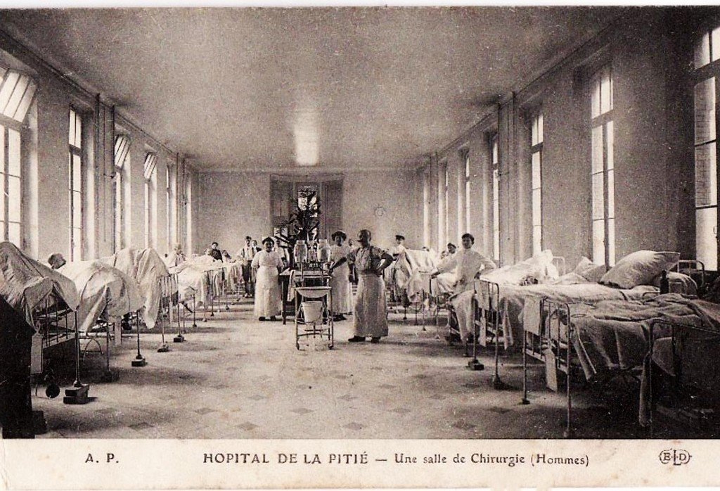 Paris Hôpital de la Pitié 13°.jpg