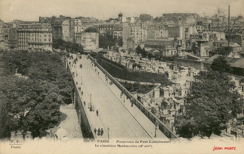 Paris XVIIIe - Panorama du Pont Caulaincourt - Le Cimetière Montmartre.jpg