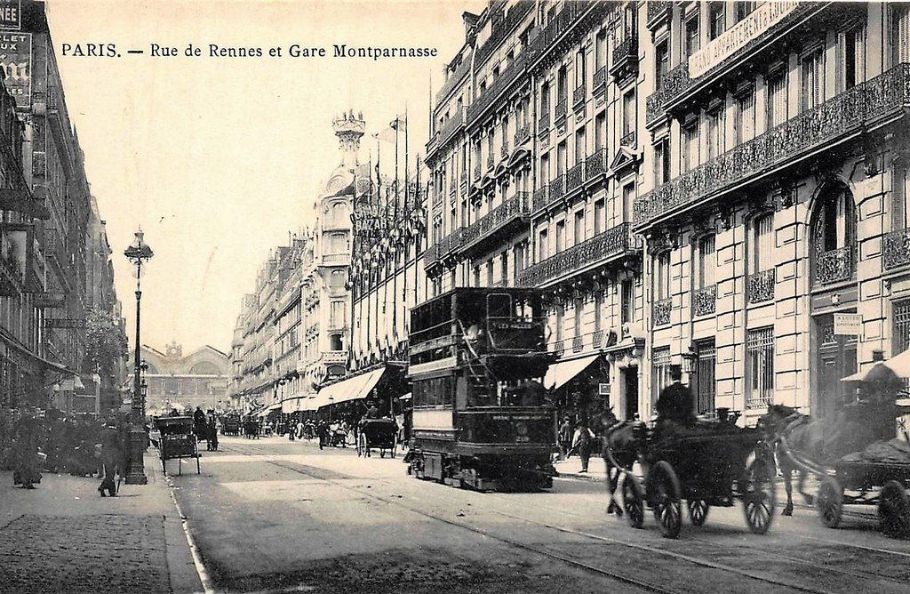 Paris Rue de Rennes 6°.jpg