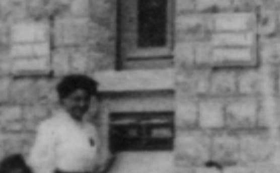 Batisse poste detail 2.JPG