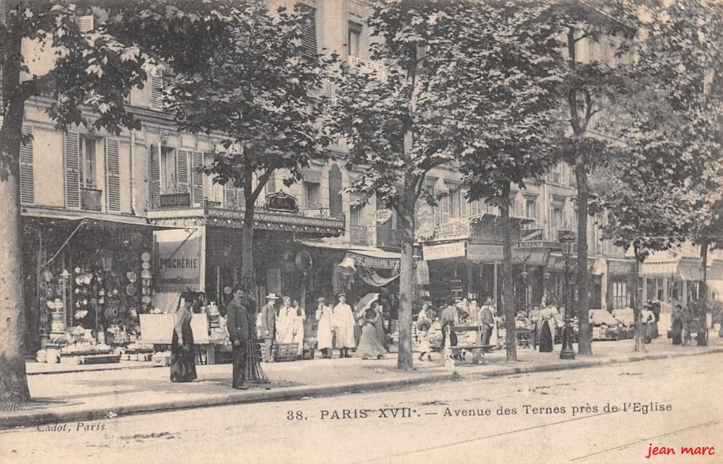 Paris XVIIe arr. – Avenue des Ternes près de l’Église.jpg