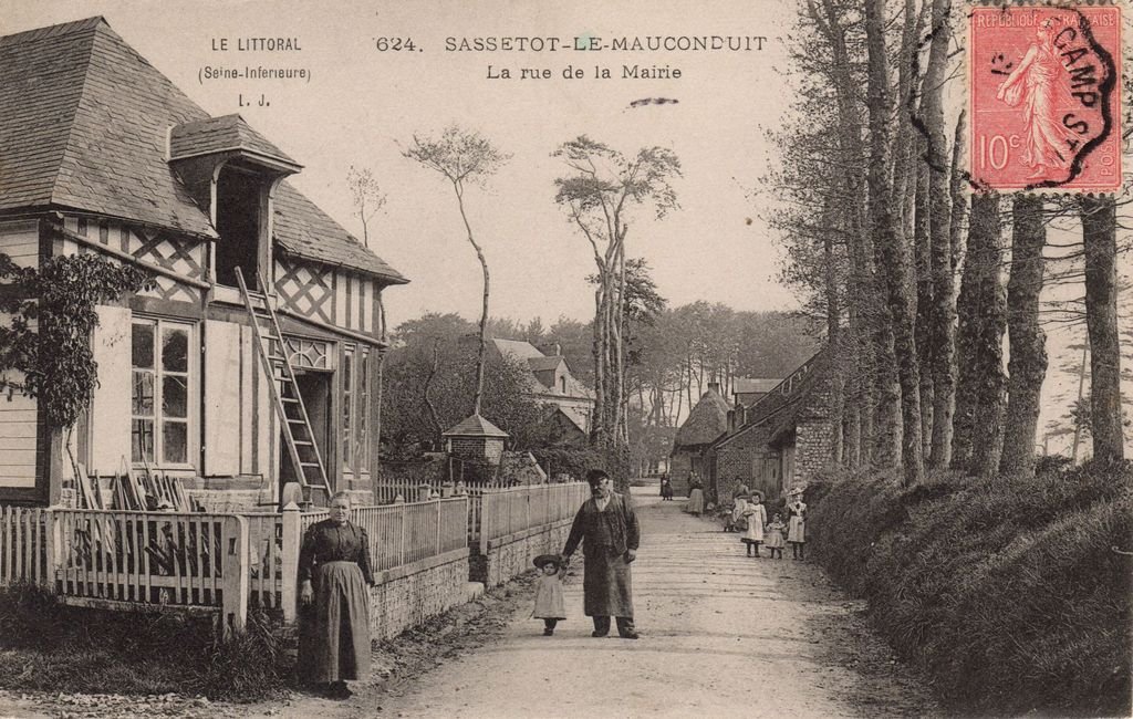 76 - SASSETOT-LE-MAUCONDUIT - 624 - La rue de la Mairie - L.J. - PG - 01-10-26.jpg