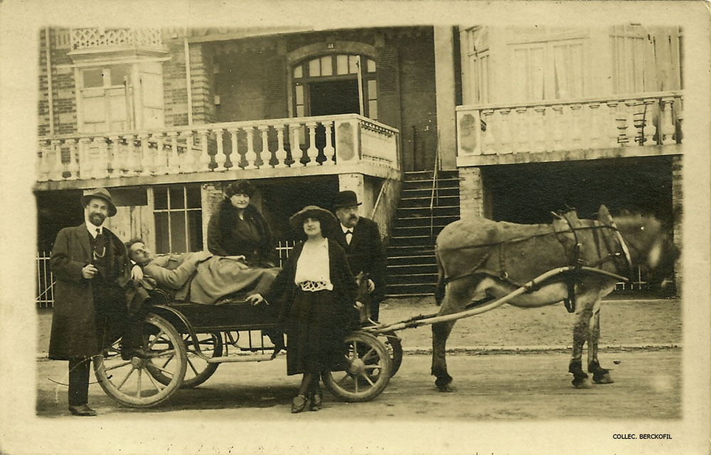 BERCK CPhoto voiture de malade sur l esplanade.jpg