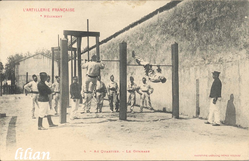 &quot;L' ARTILLERIE FRANÇAISE&quot; - &quot;  ° Régiment&quot; - &quot;4. - Au Quartier - Le Gymnase&quot; - &quot;PHOTOTYPIE LABOUCHE FRÈRES TOULOUSE&quot;