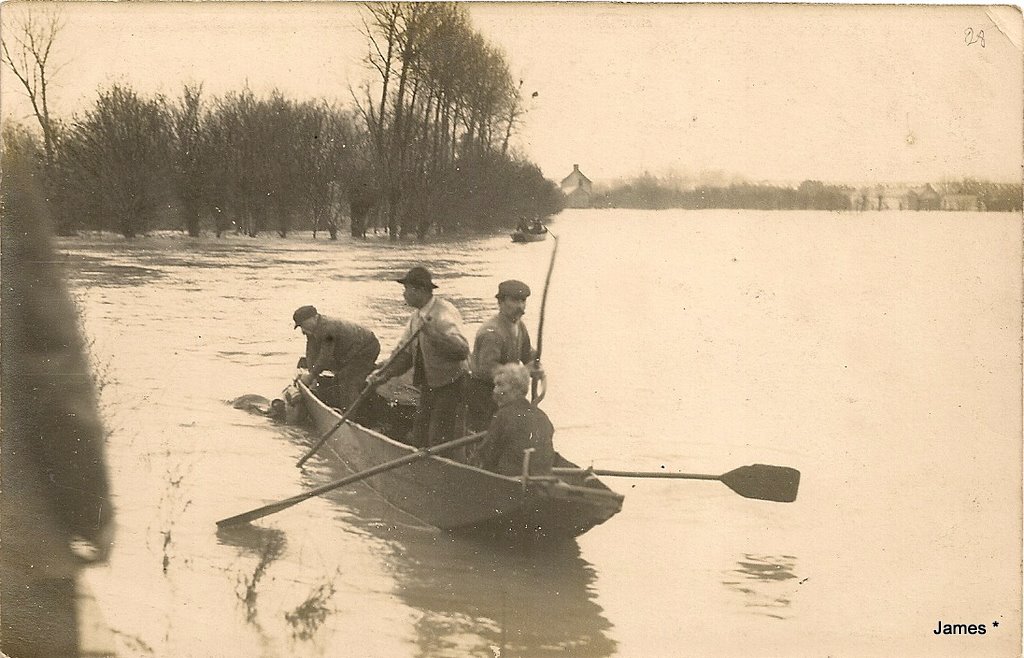 voyagée sous couvert sans date, dos séparé.