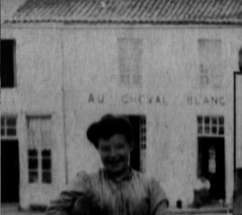 Au Cheval Blanc  detail2.JPG