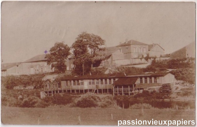 Village colline batisse [F].JPG