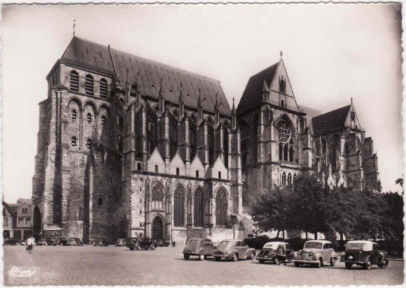 02 Saint Quentin Cathedrale.jpg