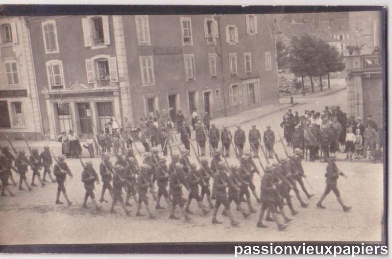 88 Senones Cafe du commerce soldats [F].JPG