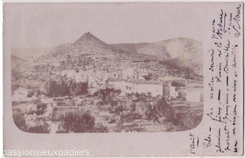 Colline pointue village [F].JPG
