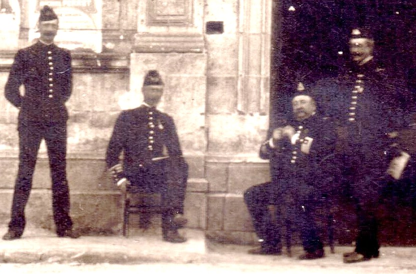 86 Chatellerault Batiment entree detail.JPG
