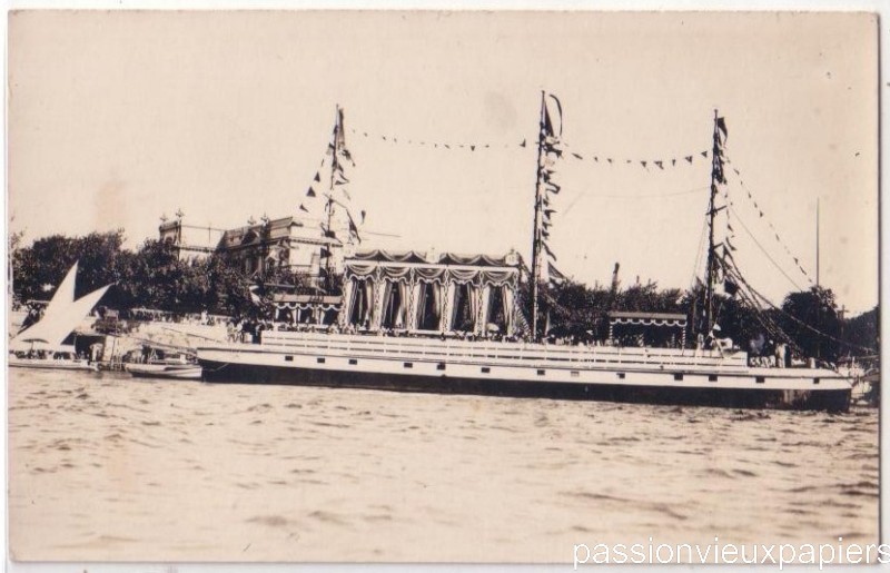 Bateau croisiere [F].JPG