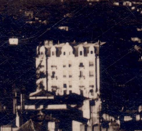 Ville massif montagneux detail.JPG