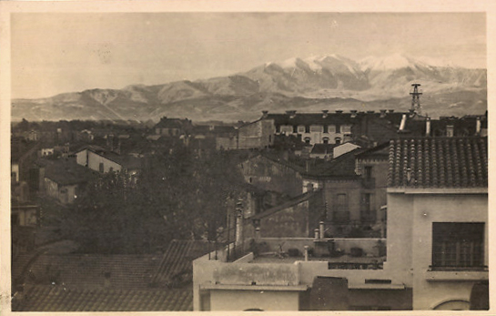 53 - PERPIGNAN (Pyr. Orient.) - Le Canigou (2785 m) Vue du quartier de la Gare