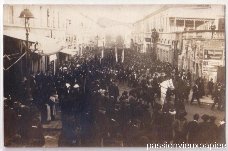 Rue defile [F].JPG
