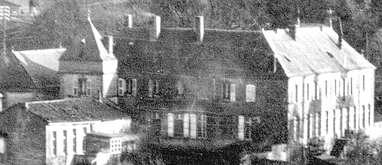 Village vue a droite detail.JPG