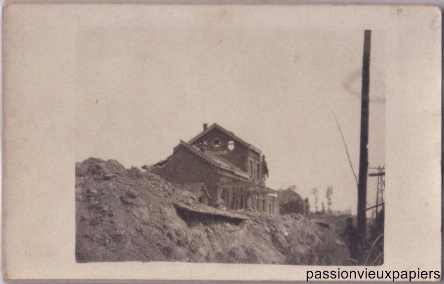 Gare ruines [F].JPG