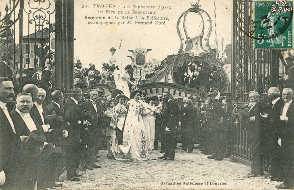 10-Troyes-Fete-Bonneterie-1909-Reception-de-la-Reine.jpg