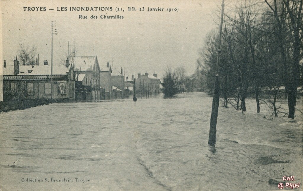 10-Troyes-Inondations-1910-Rue-Charmilles.jpg