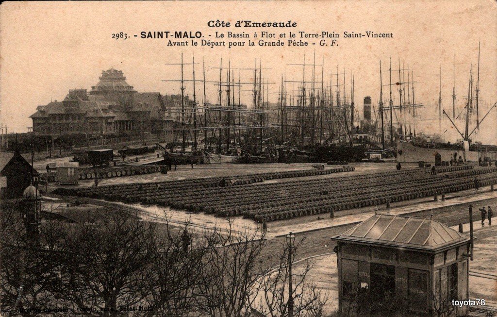 st malo le bassin a flot.jpg