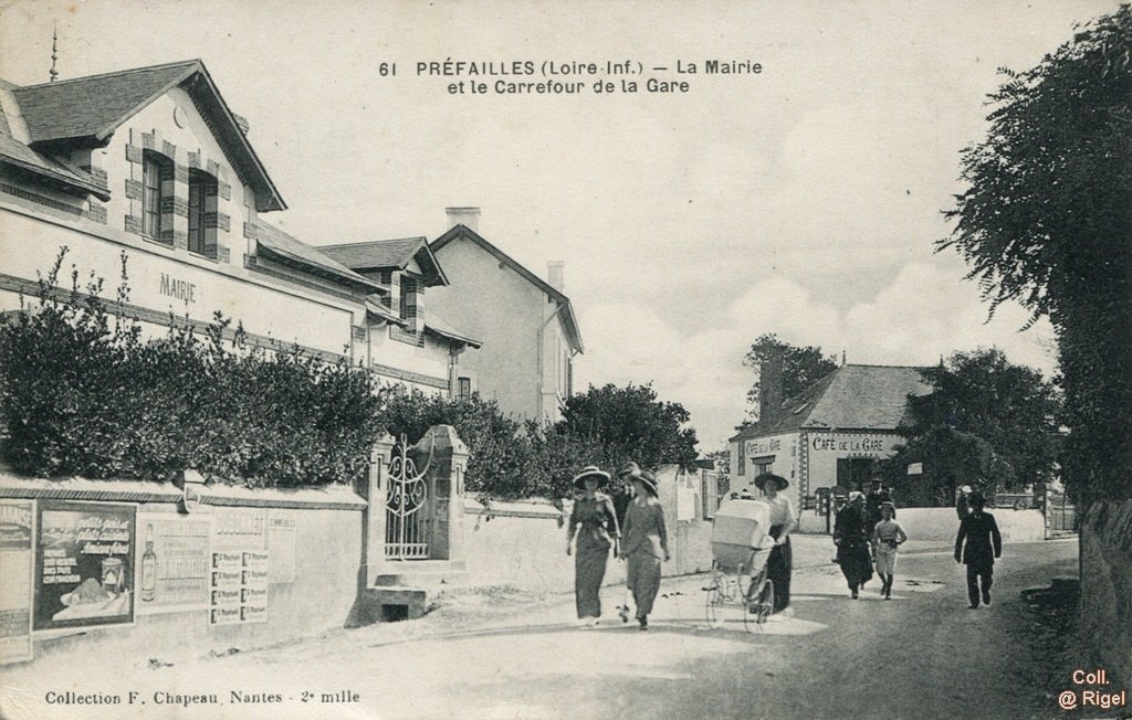 44-Prefailles-La-Mairie-et-le-Carrefour-de-la-Gare.jpg